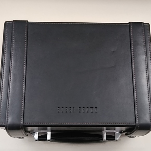 Bobbi Brown leather makeup carrying case - Picture 2 of 8